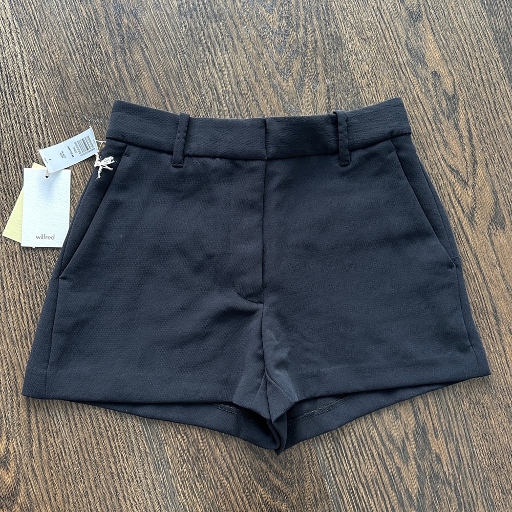 Aritzia Wilfred Anthem Short - Crepette Material - Size 4